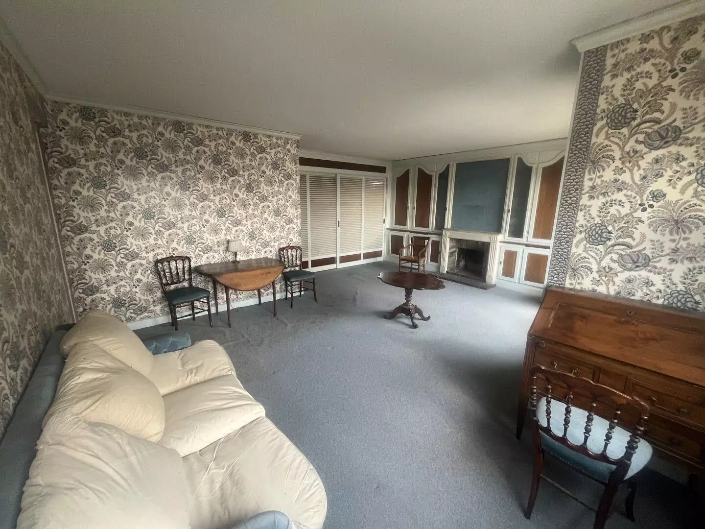 Living room — Modern before