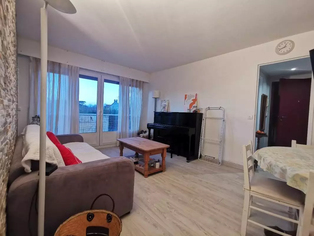 Bedroom — Cosy traditional before